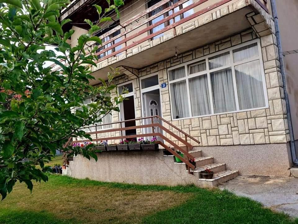 Rooms Lida & Friendly Home Плав Екстериор снимка