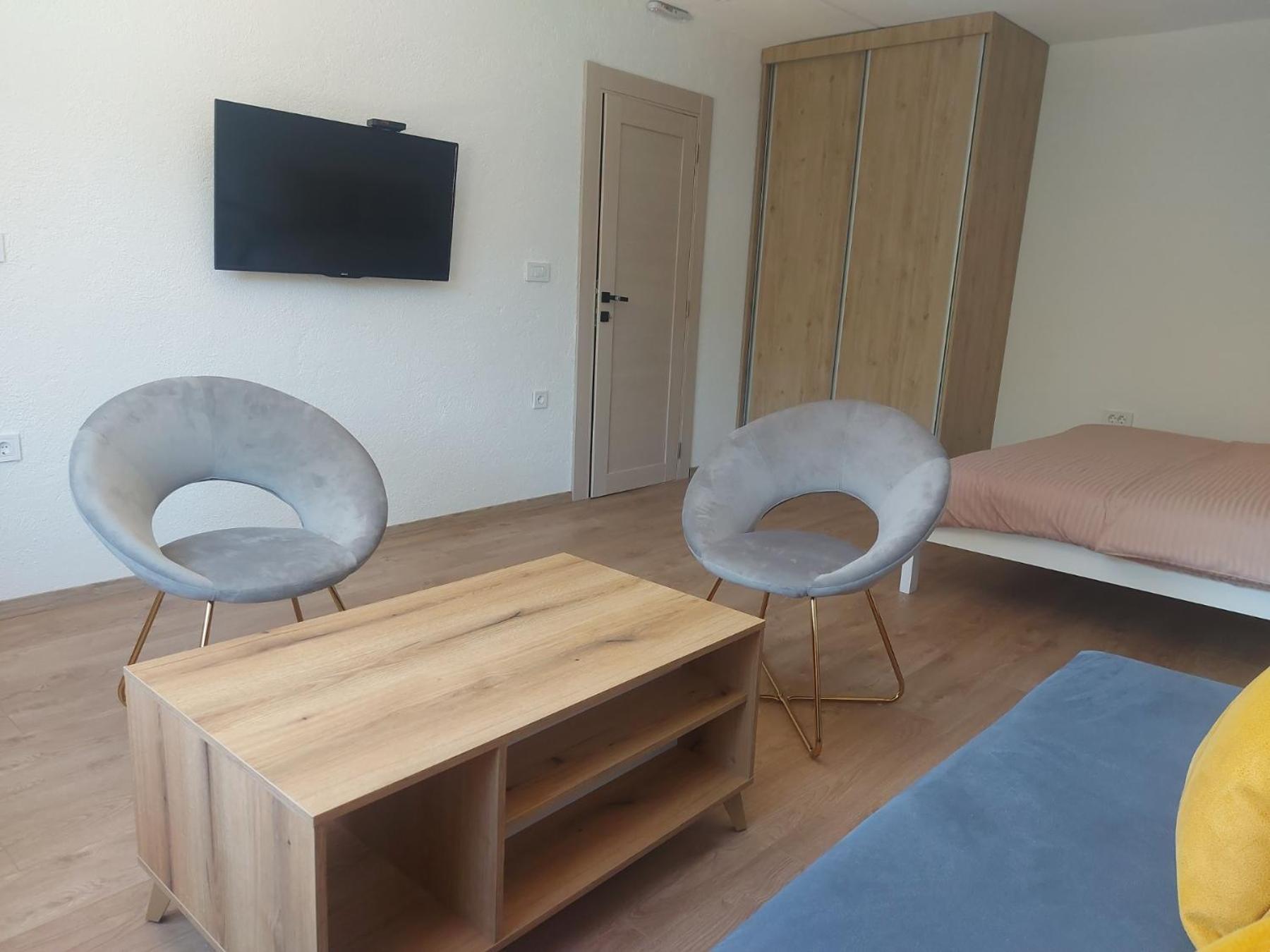 Rooms Lida & Friendly Home Плав Екстериор снимка