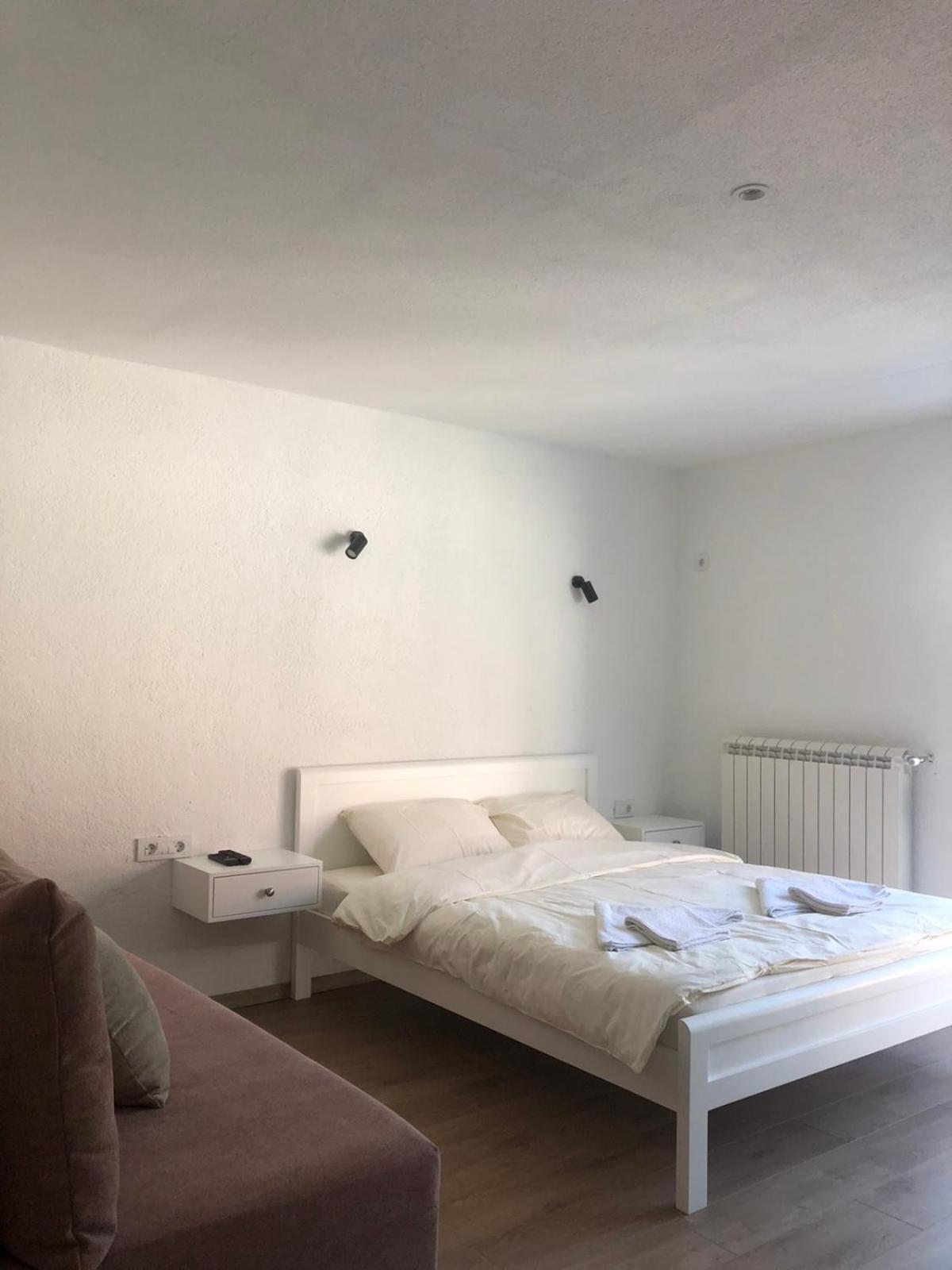 Rooms Lida & Friendly Home Плав Екстериор снимка