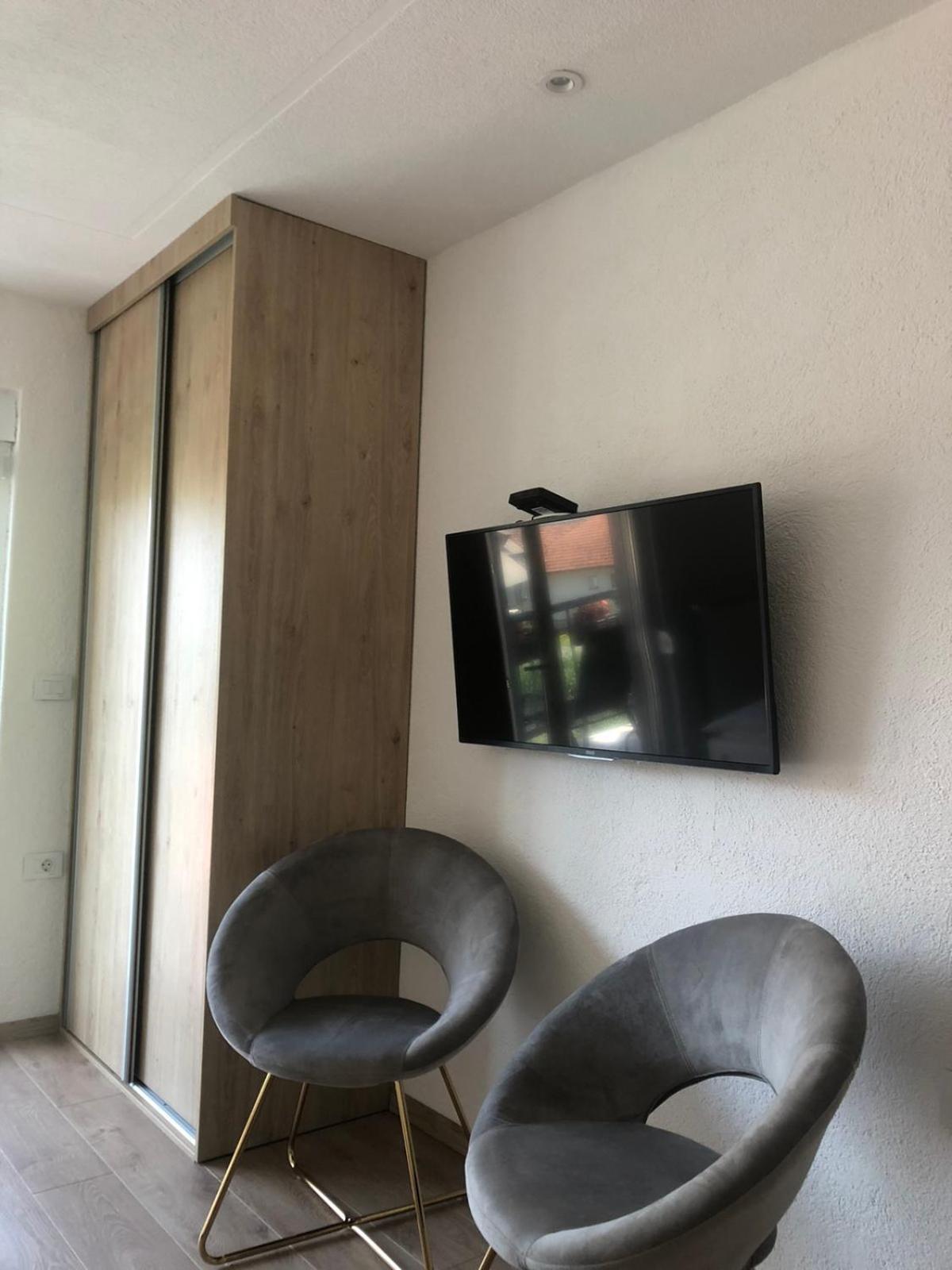 Rooms Lida & Friendly Home Плав Екстериор снимка