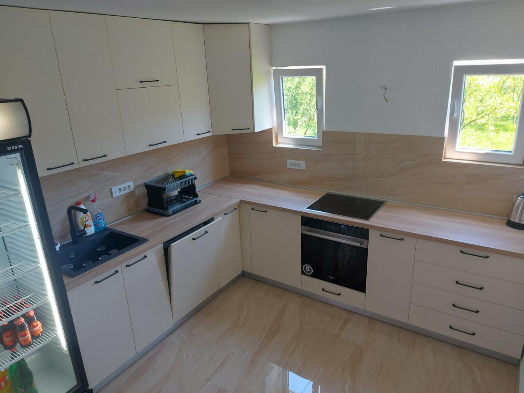 Rooms Lida & Friendly Home Плав Екстериор снимка