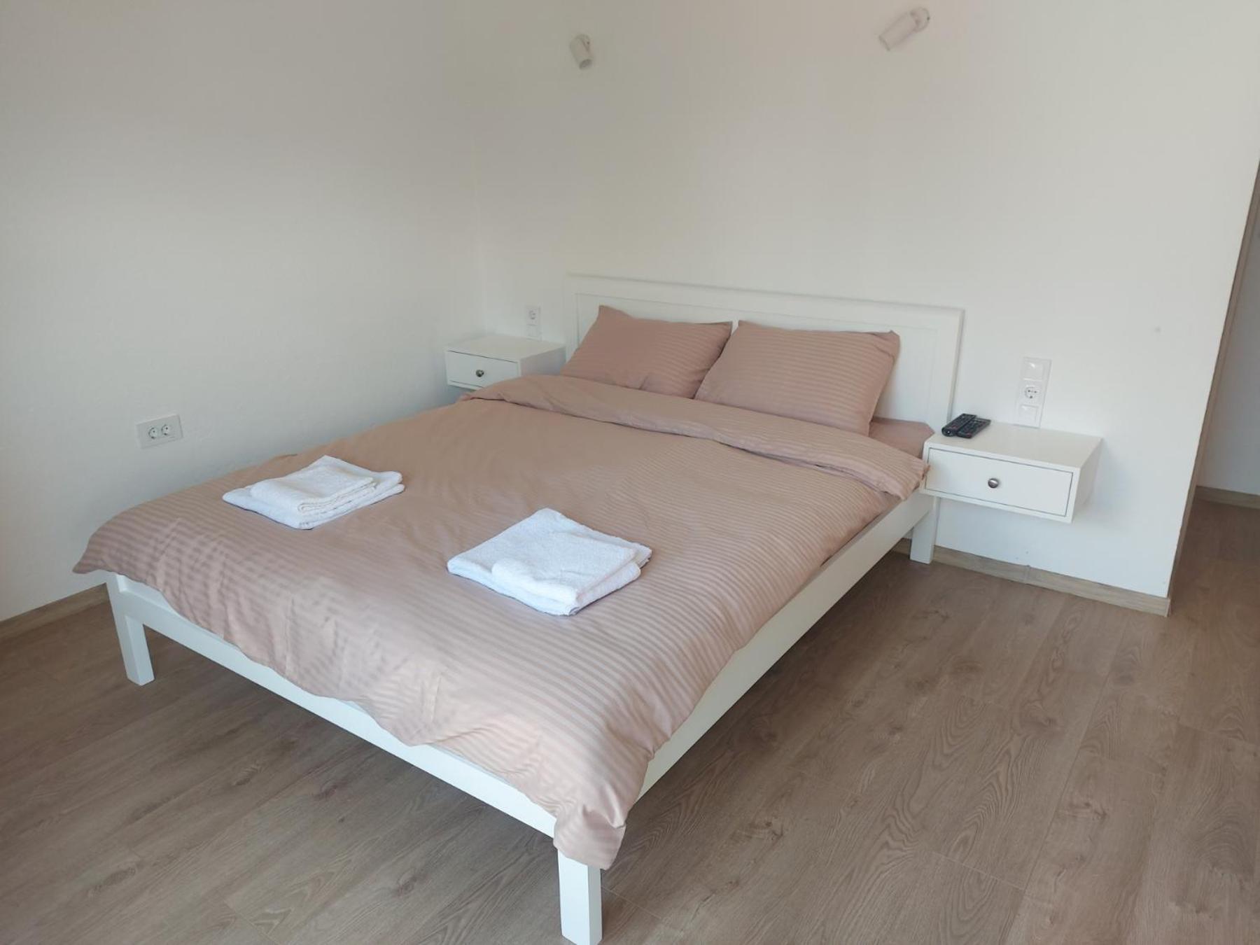 Rooms Lida & Friendly Home Плав Екстериор снимка