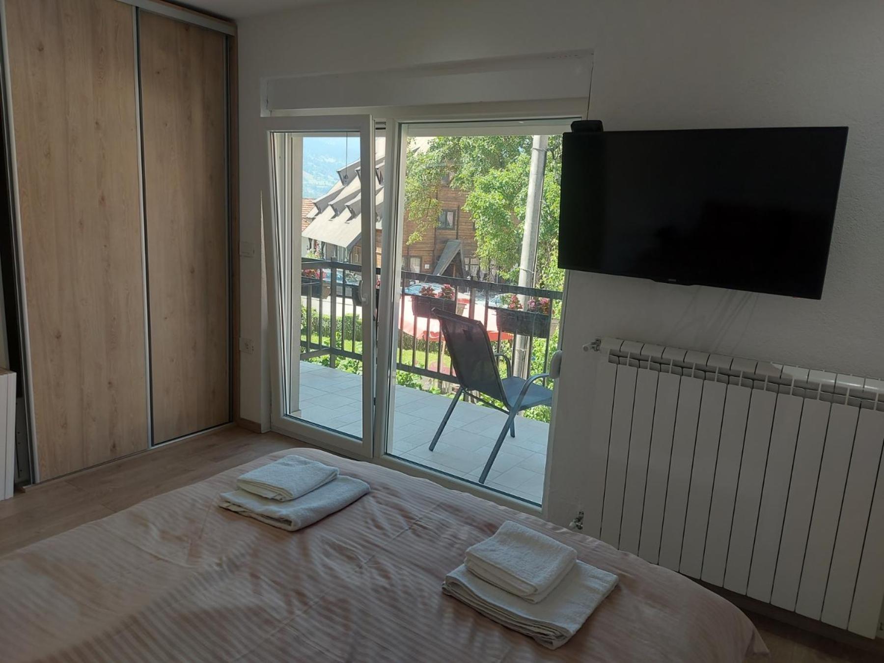 Rooms Lida & Friendly Home Плав Екстериор снимка