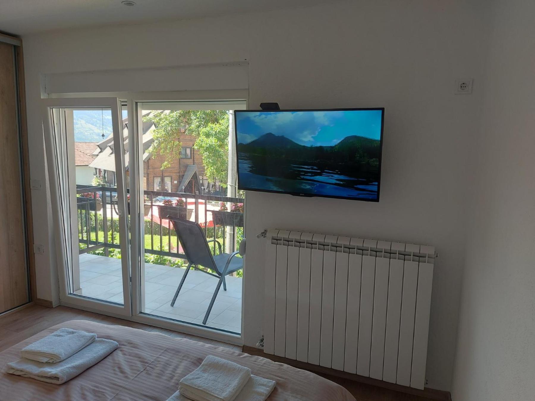 Rooms Lida & Friendly Home Плав Екстериор снимка