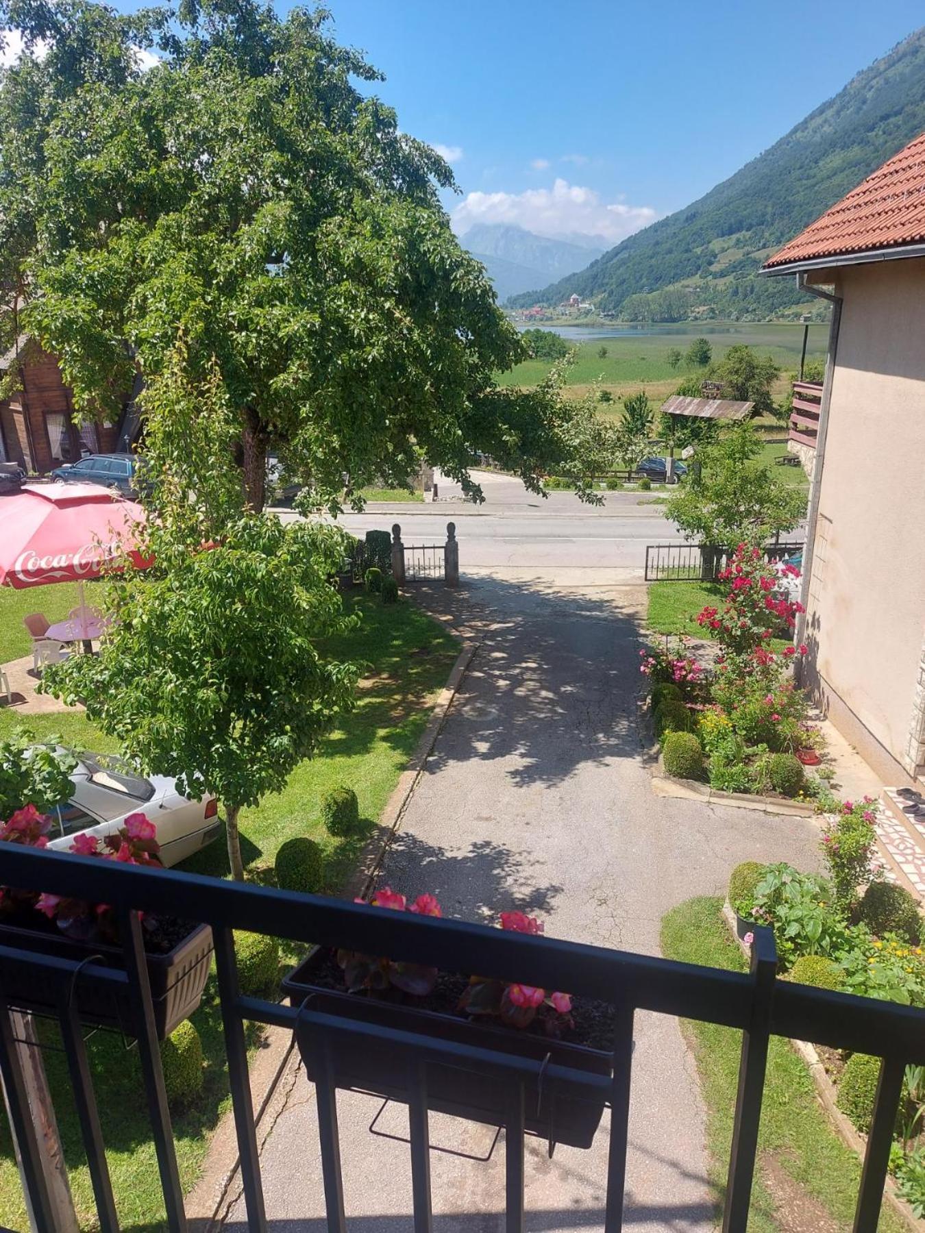 Rooms Lida & Friendly Home Плав Екстериор снимка