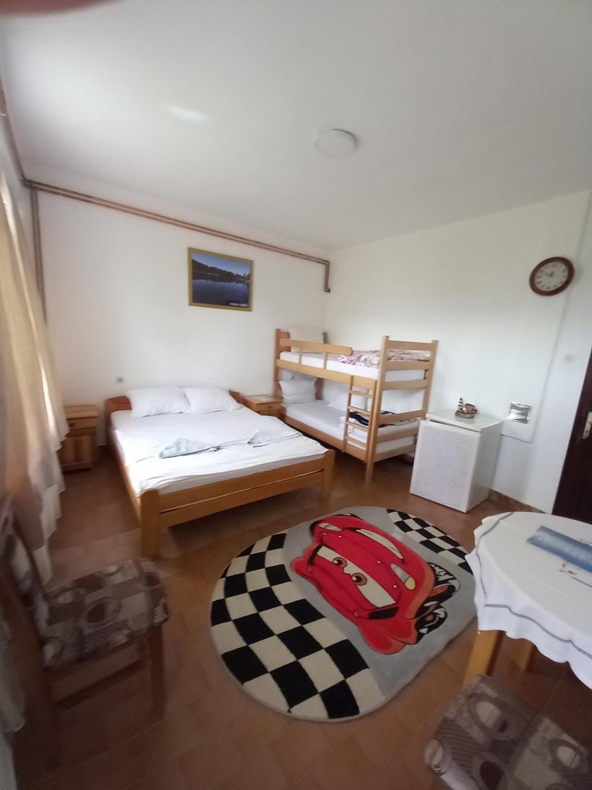 Rooms Lida & Friendly Home Плав Екстериор снимка