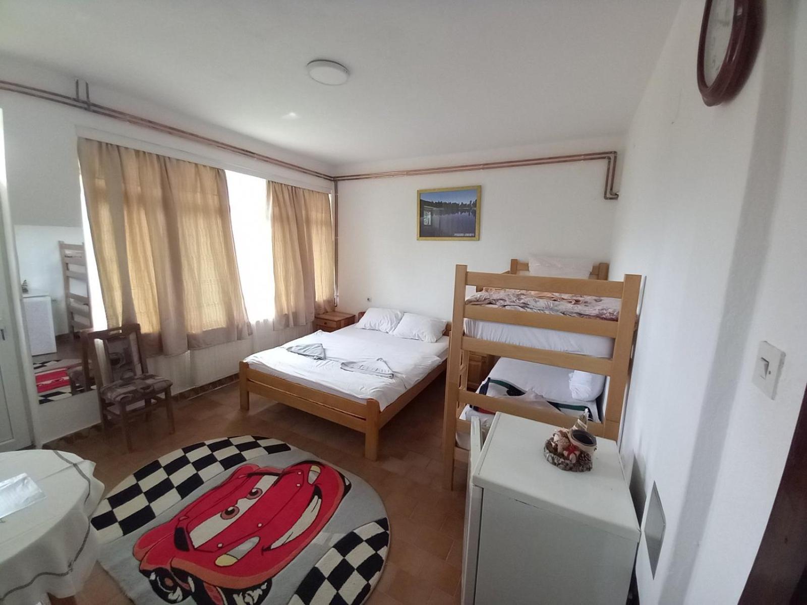 Rooms Lida & Friendly Home Плав Екстериор снимка