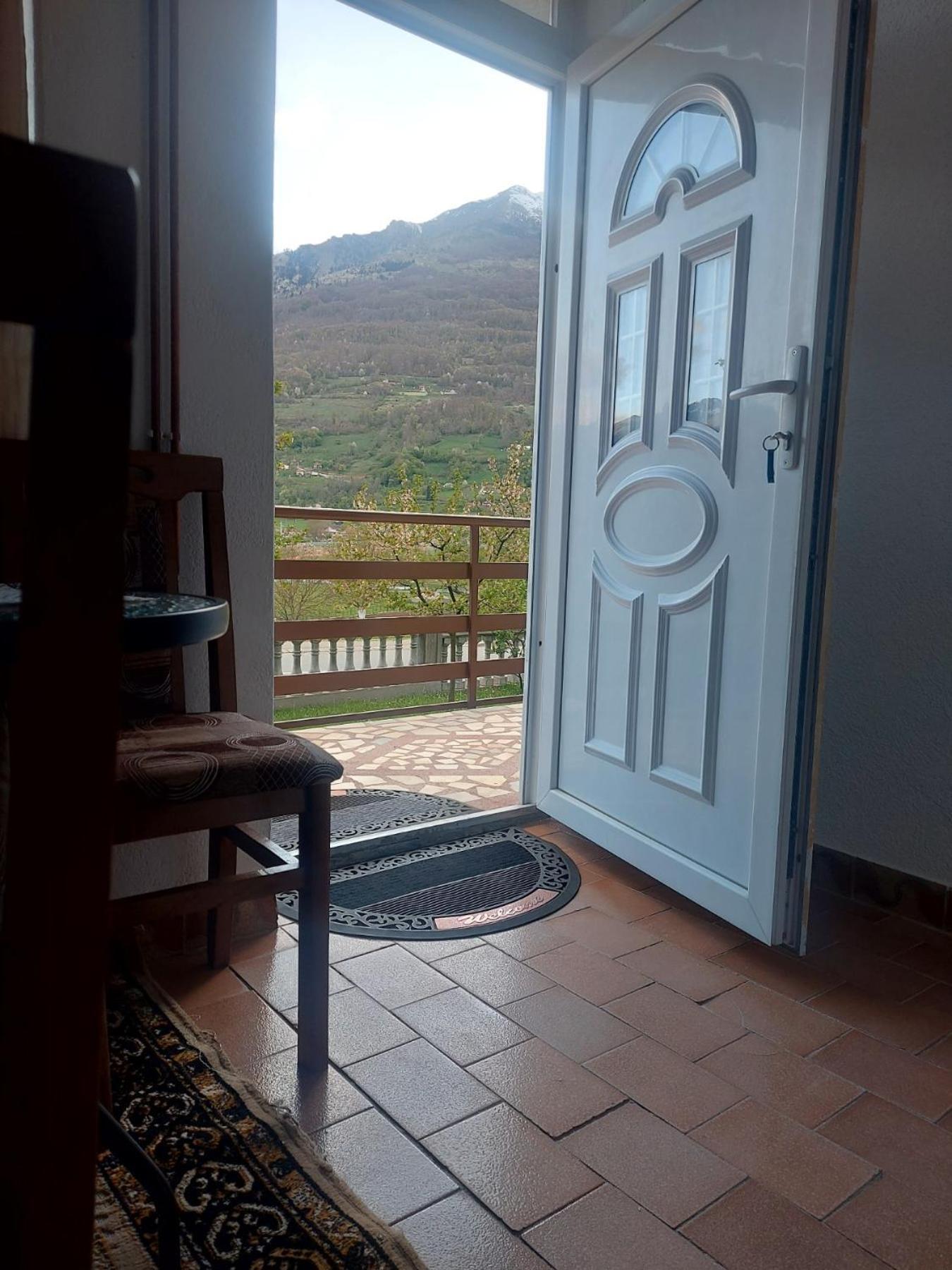 Rooms Lida & Friendly Home Плав Екстериор снимка