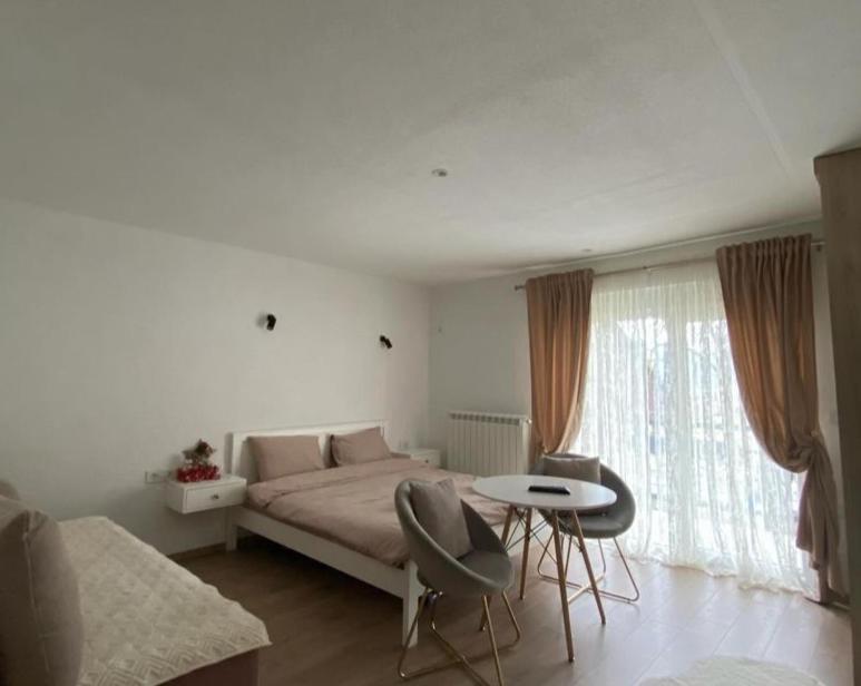 Rooms Lida & Friendly Home Плав Екстериор снимка