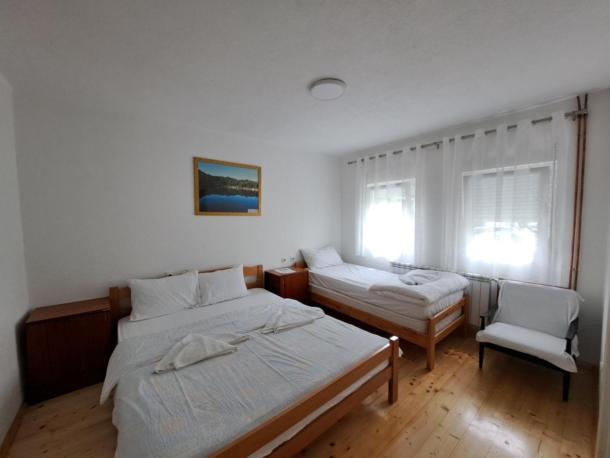 Rooms Lida & Friendly Home Плав Екстериор снимка
